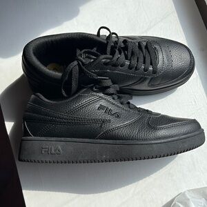 Fila women’s Black Sneakers